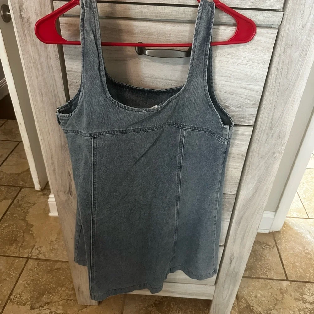 Le Lis Women's Blue Denim dress. Like new, only washed. Size small - Picture 2 of 3